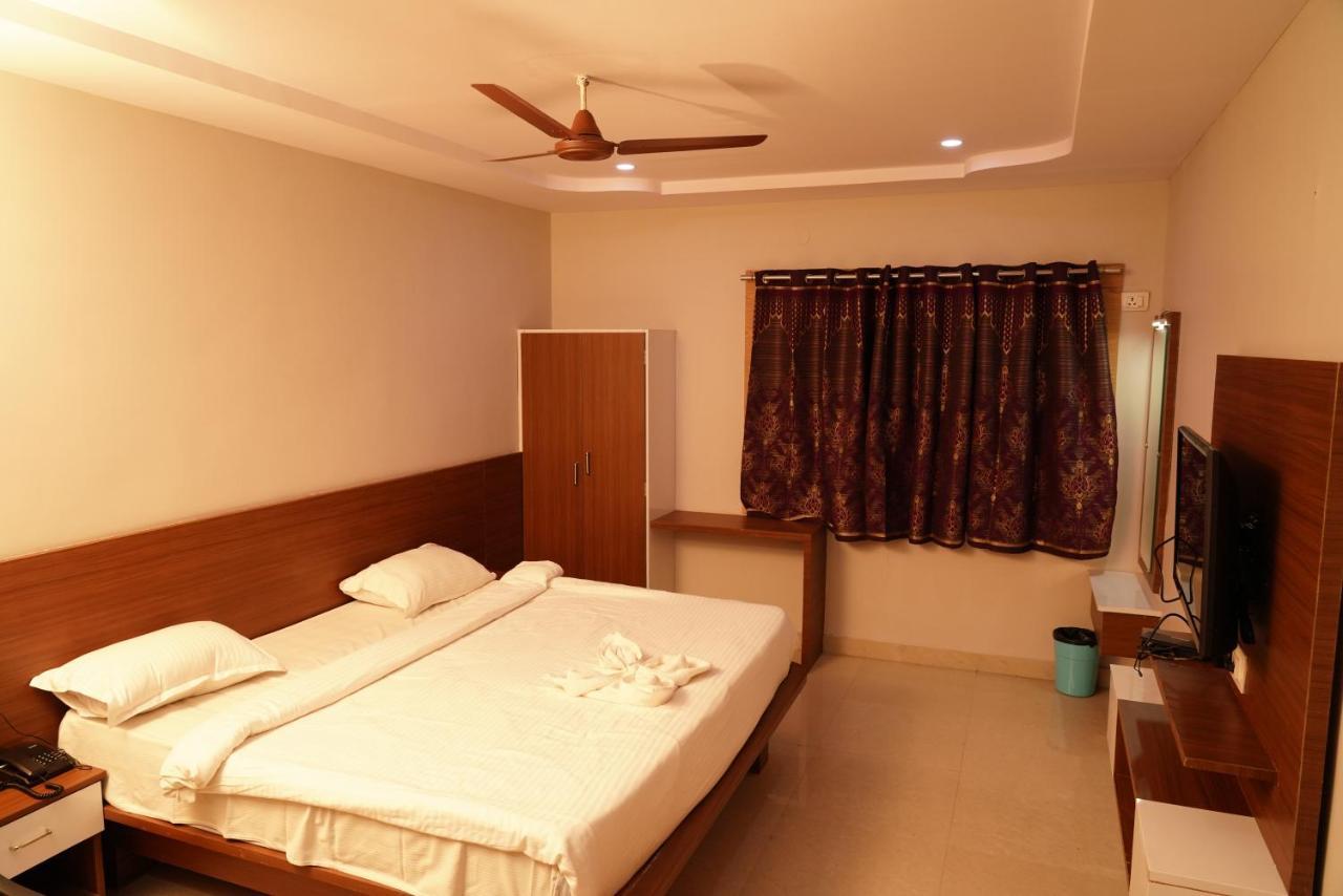 Swagath Residency Kākināda Exterior foto