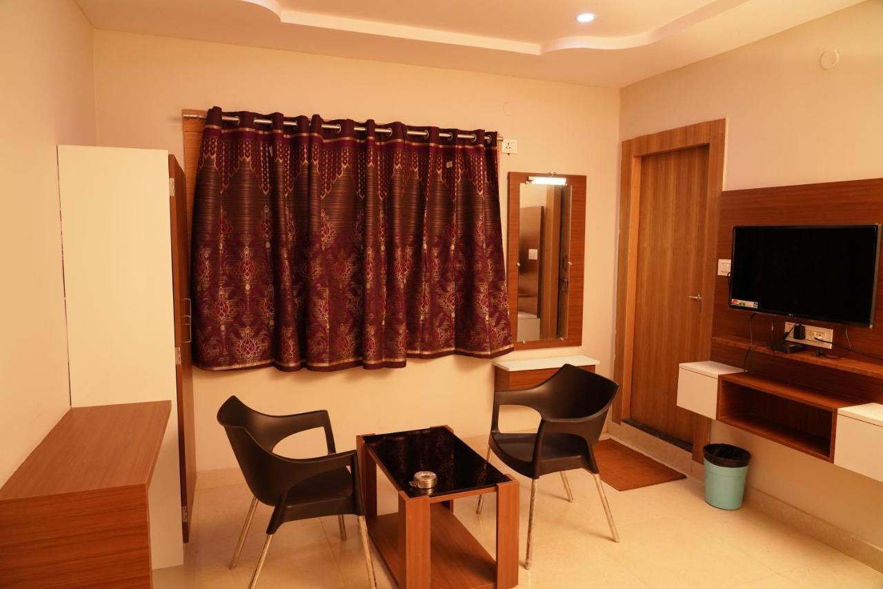 Swagath Residency Kākināda Exterior foto