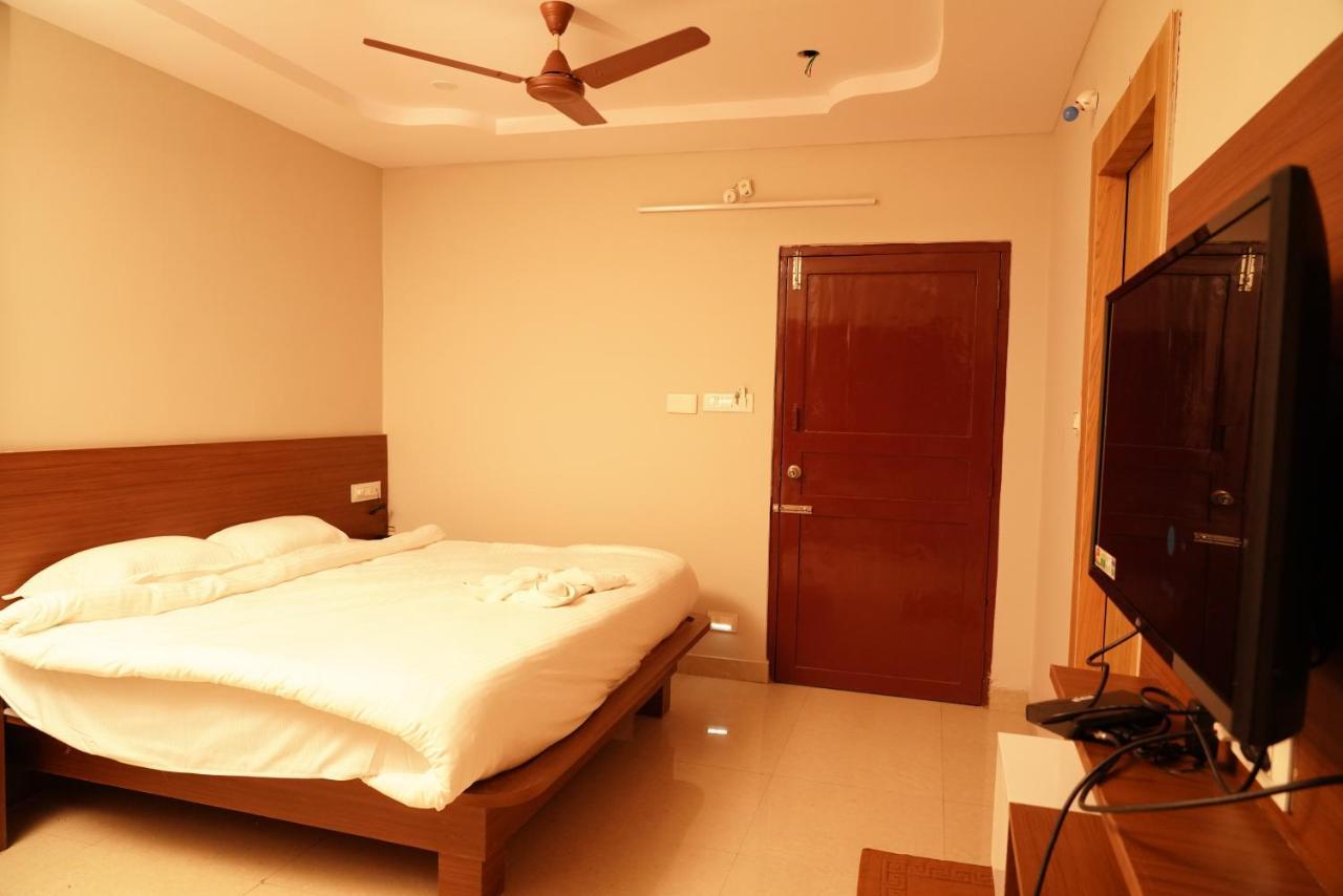 Swagath Residency Kākināda Exterior foto